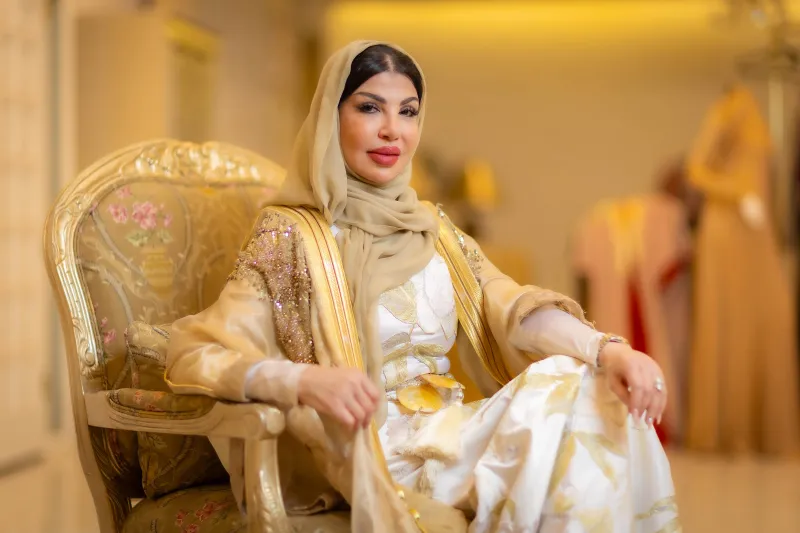 مصممة الأزياء أميمة عزوز: صنعت هويتي من التراث.. وأزيائي لرمضان تحتفي بالأنوثة والحشمة