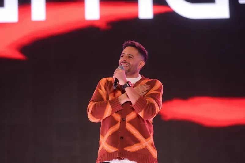 إطلالة محمد حماقي في حفله الأحدث بالرياض