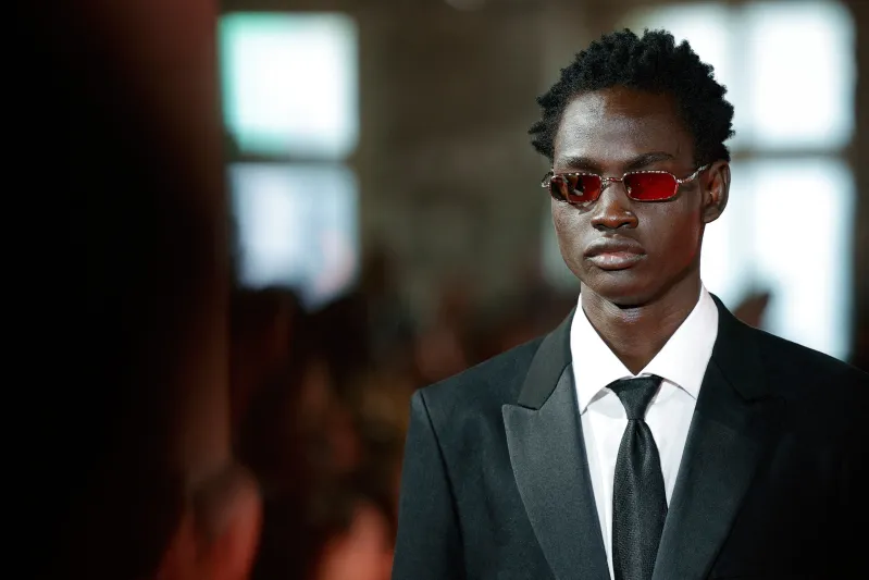 ذروة الأناقة في الشهر الفضيل.. كيف تُنسق الأطقم أحاديّة اللون في رمضان؟