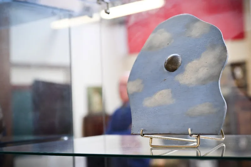 لوحتان غير معروفتين لرينيه ماغريت تباعان في مزاد بفرنسا