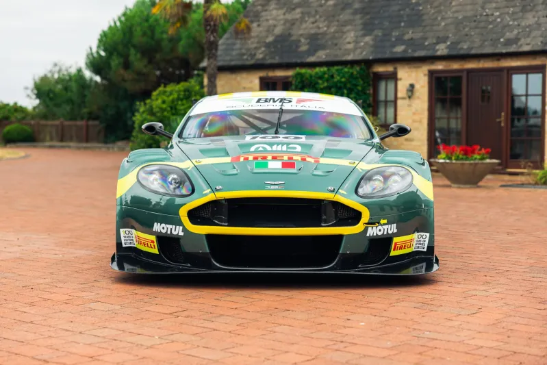 السيارة التي أنهت عهد GT1: أستون مارتن DBR9 الأسطورية في طريقها للمزاد