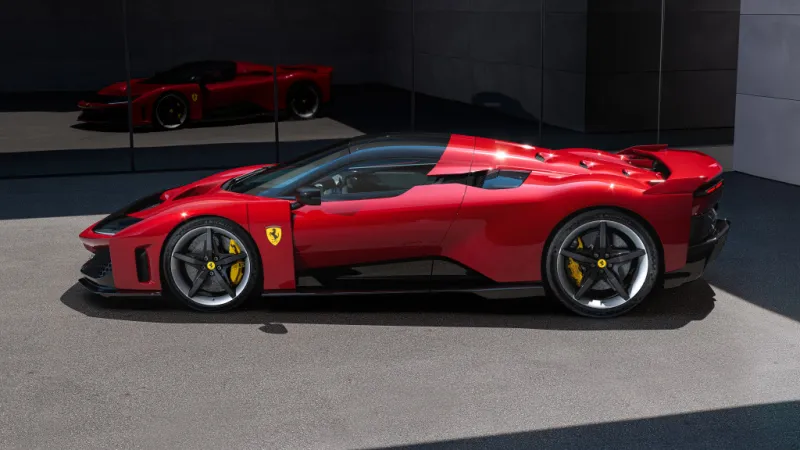 سباق لاحتلال القمة بين  Ferrari F80 وMclaren W1