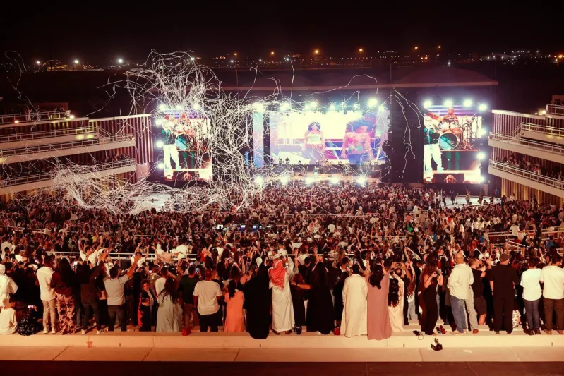   ليلة لاتنسى في البحرين .. عمرو دياب يشعل "الدانة" ويتألق وسط حضور الالاف