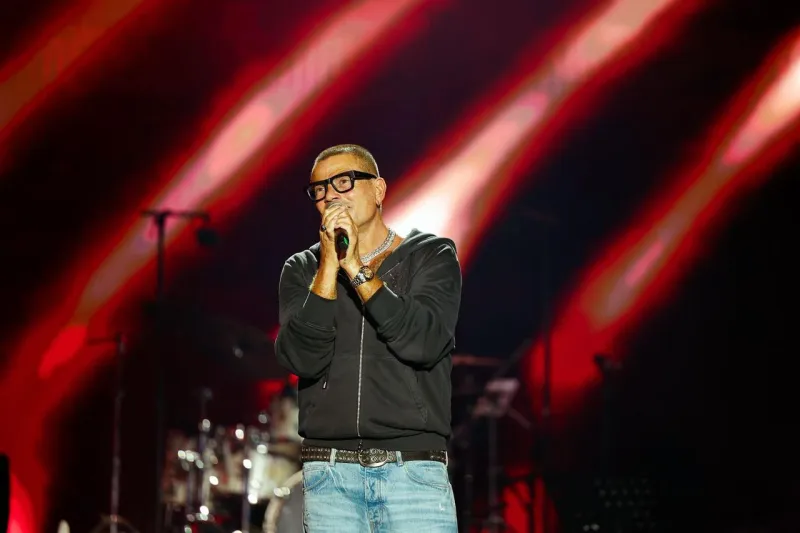   ليلة لاتنسى في البحرين .. عمرو دياب يشعل "الدانة" ويتألق وسط حضور الالاف