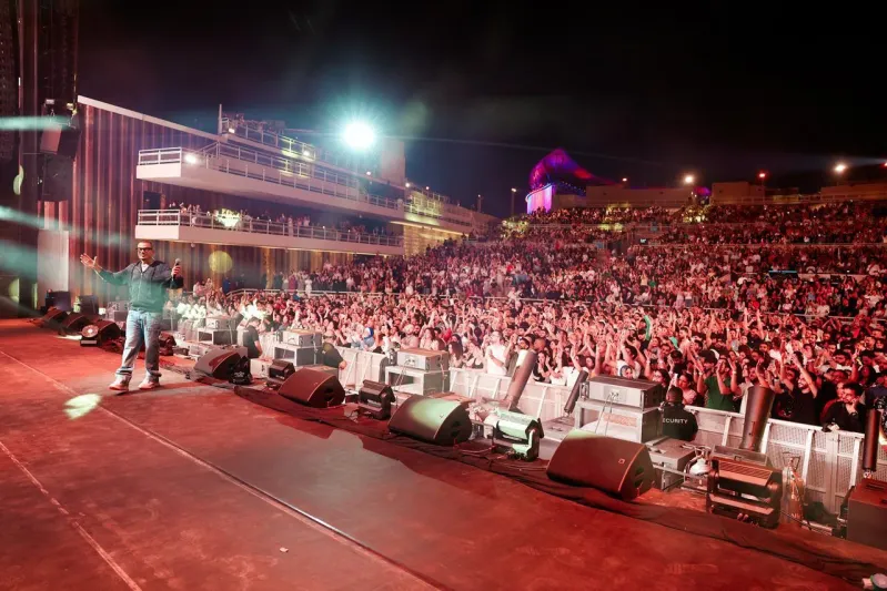   ليلة لاتنسى في البحرين .. عمرو دياب يشعل "الدانة" ويتألق وسط حضور الالاف