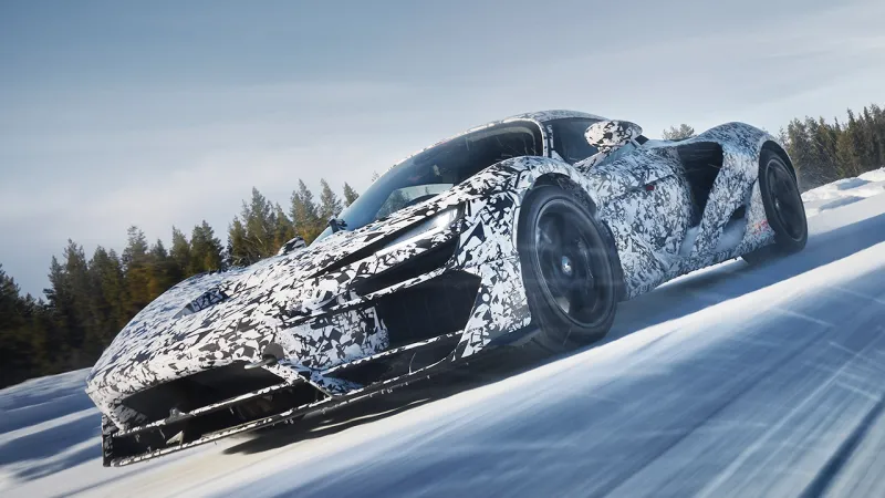 بقوة 1300 حصان.. ماكلارين W1  تتحدى القطب الشمالي في اختبار قاسٍ (فيديو)