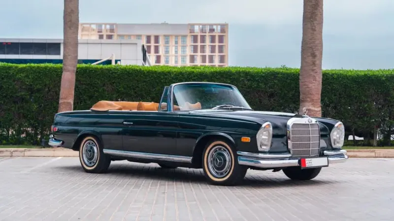 مرسيدس الكلاسيكية 280 SE كابريوليه تسرق الأضواء في مزاد بالإمارات