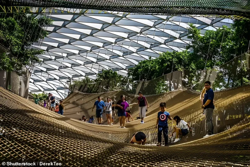 للمرة الـ 13.. مطار شانغي يتصدر قائمة أفضل مطارات العالم 