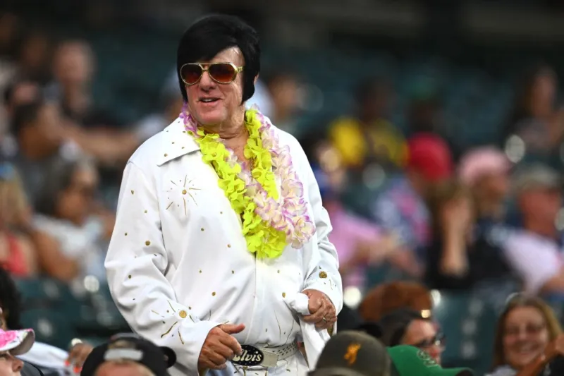 كتاب يكشف الجانب الخفي لإلفيس بريسلي: يمتلك قدرات خارقة ويتواصل مع كائنات فضائية!