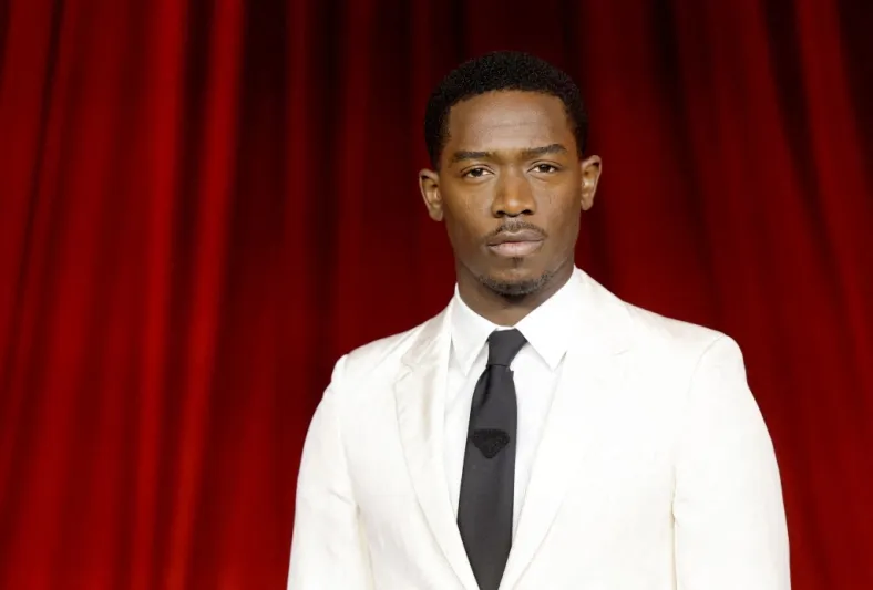 دامسون إدريس يكشف كواليس فيلم الفورمولا 1 المرتقب (فيديو)