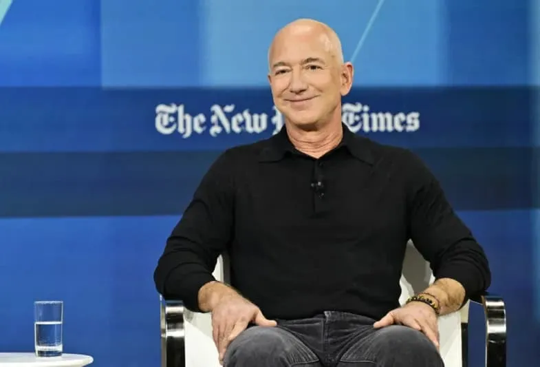 جـيف بيزوس يدخل عالم الذكاء الاصطناعي من نافذة الصحافة