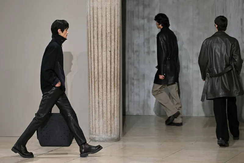 الأسود قد لا يليق بك.. كيف تتألق دون الاعتماد عليه؟