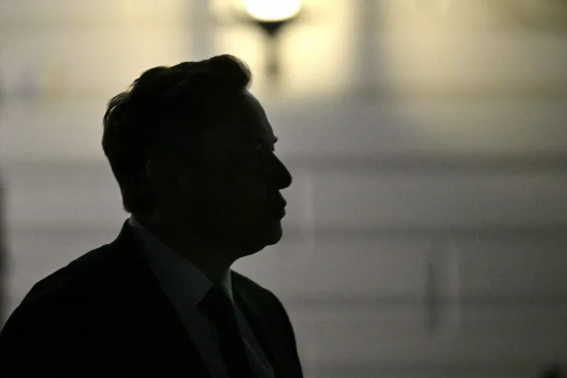 إيلون ماسك تحت المجهر: هل يستطيع "الرئيس الجزئي" إنقاذ تسلا من التراجع؟