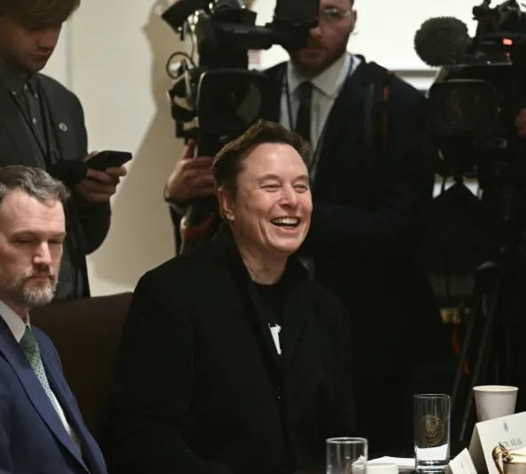 لا أحاديث ولا انقطاع للإنترنت..  قواعد سفر إيلون ماسك على طائراته الخاصة 