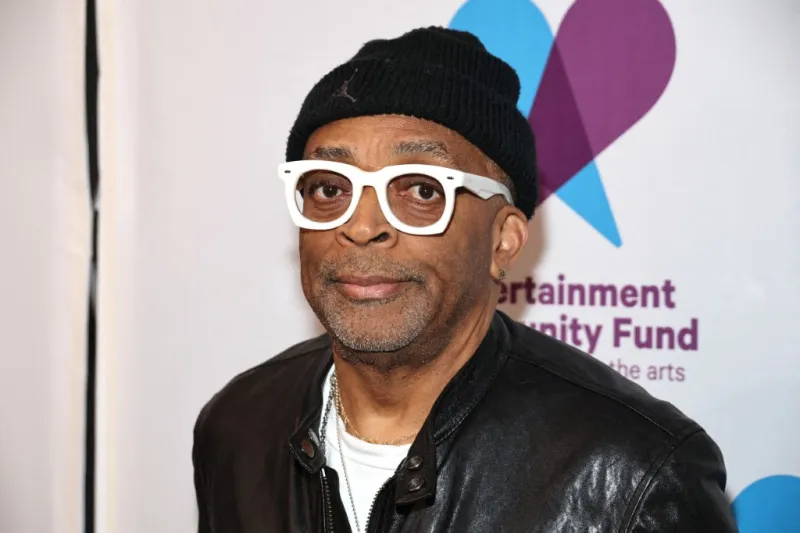 سبايك لي يقود حملة معطف Stone Island الجديد