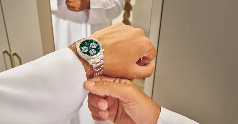 اختر ساعتك وسوارك الجديد لربيع وصيف 2025 من مجموعة أحمد صديقي