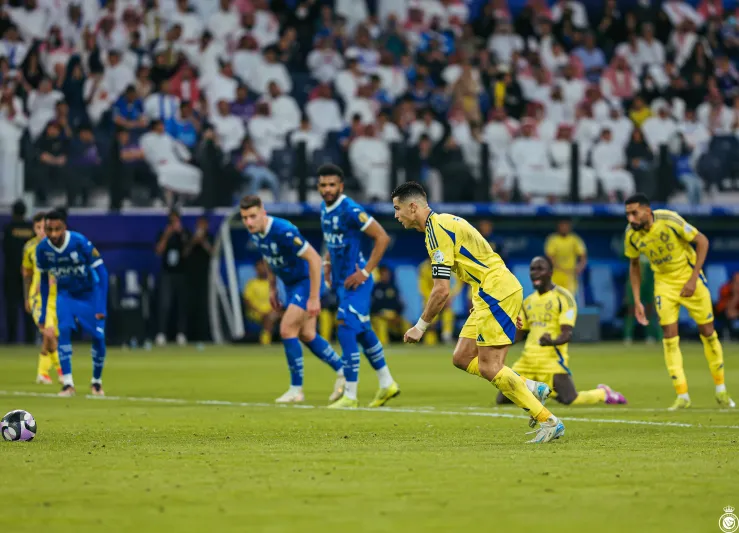 النصر يُسقط الهلال بثلاثية.. ورونالدو يشعل شبكات التواصل