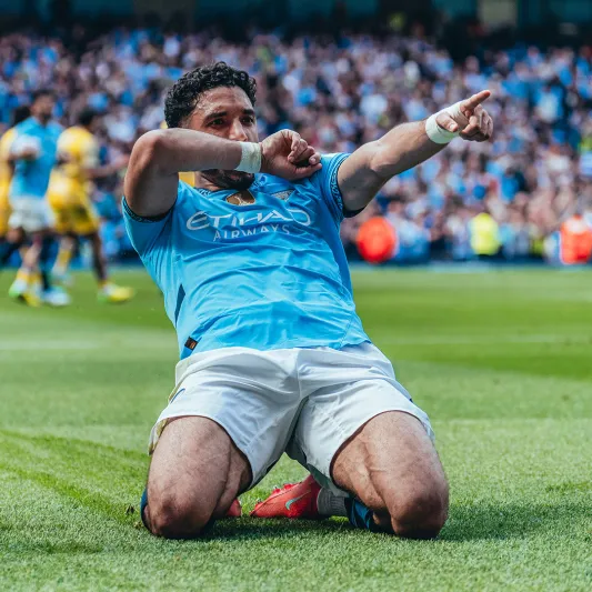 مانشستر سيتي يقلب تأخره لفوز كبير أمام كريستال بالاس