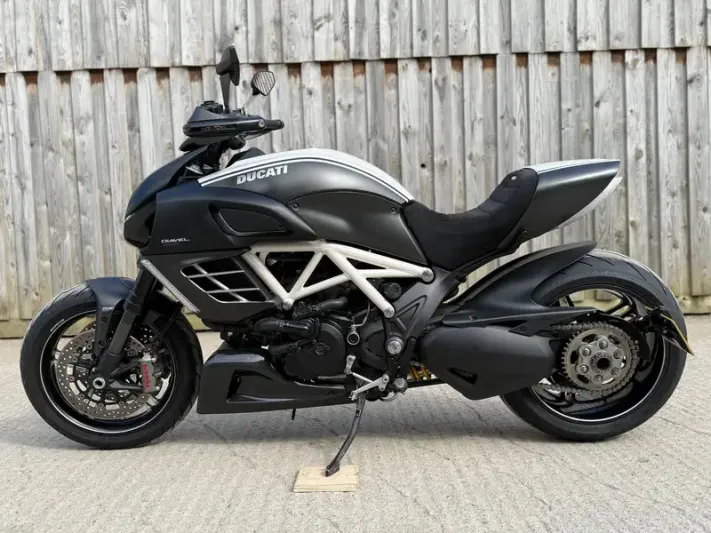 دراجة Ducati Diavel Carbon AMG نادرة في مزاد لأعلى سعر
