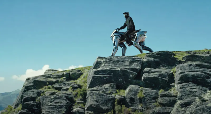 كاواساكي تكشف حصانًا روبوتيًا يغير مفهوم التنقل عبر التضاريس الوعرة