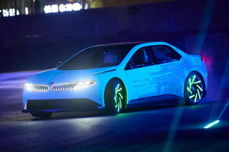 بي إم دبليو تعد عشاقها بالحفاظ على متعة القيادة في سياراتها المستقبلية