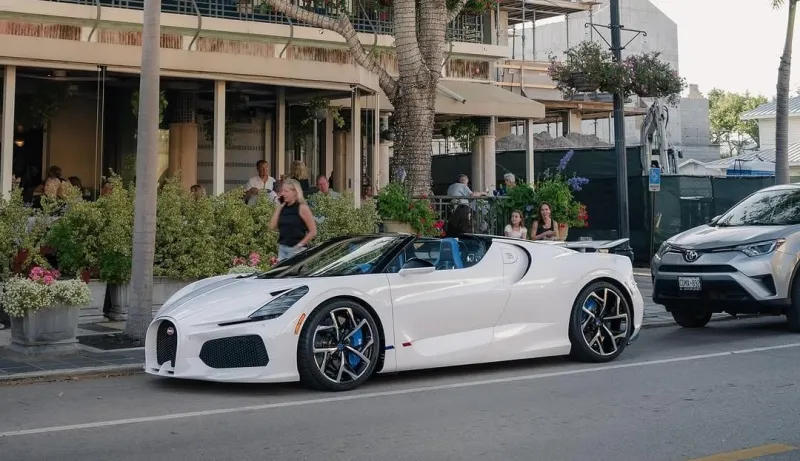 المليونير الغامض في فلوريدا يتسلم أول "بوجاتي ميسترال" بقيمة 5 ملايين دولار