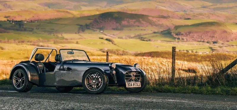 تصميم كلاسيكي بلمسة عصرية.. Caterham تختتم حقبة CSR بإصدار خاص 