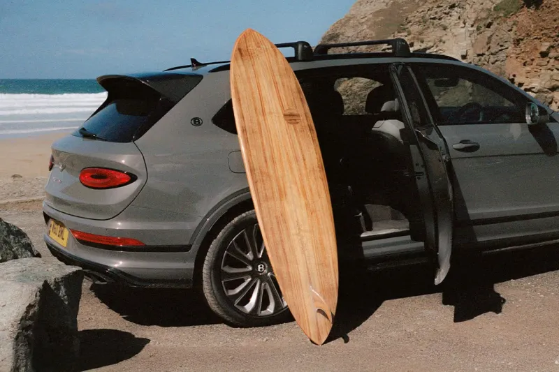 Bentley تكشف عن لوح ركوب أمواج فاخر بالتعاون مع Otter Surfboards وMarnie Rays