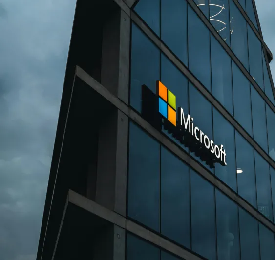 مايكروسوفت تتخلي عن المديرين المتوسطين وغير المبرمجين