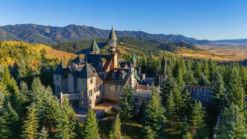 قلعة مستوحاة من ديزني في وايومنج تُعرض للبيع بـ13.5 مليون دولار