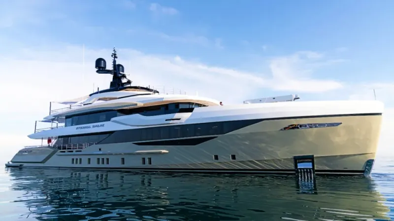 Eternal Spark.. يخت فاخر  بسلم كريستالي وتصميم داخلي فريد 