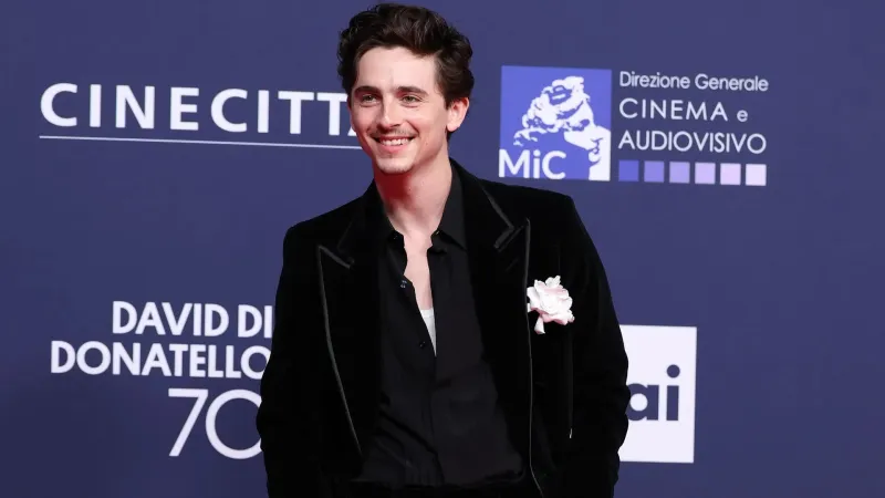 تيموثي شالاميت يبتكر أسلوبًا للأناقة العصرية في David di Donatello