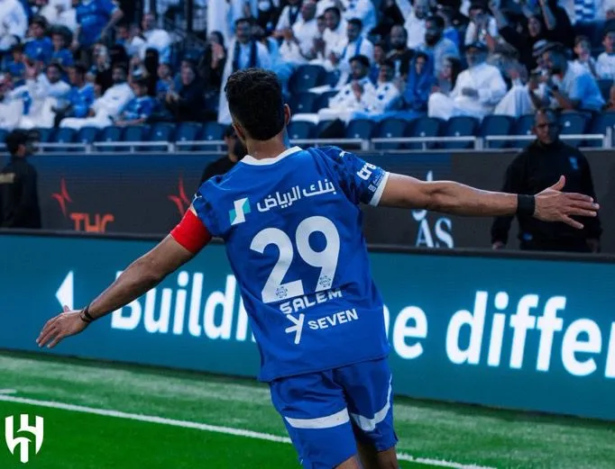 سالم الدوسري يوجه لفتة وفاء مؤثرة لفهد المولد بعد هدفه أمام العروبة