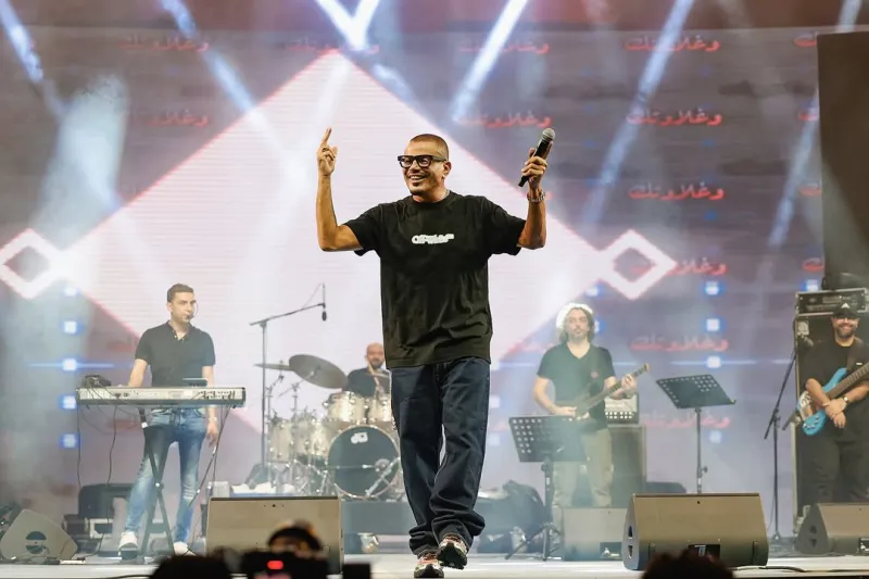 عمرو دياب يتألق في دبي بحفل أسطوري ويستعد للقاء جمهوره في القاهرة