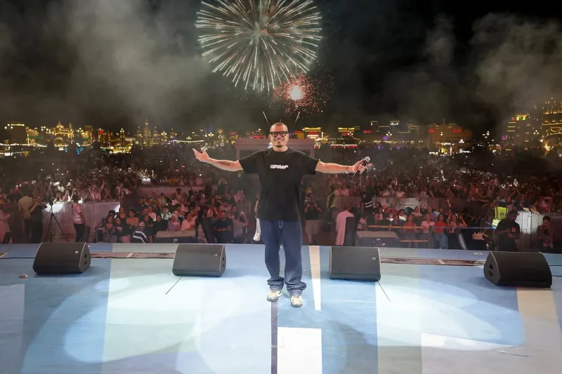 عمرو دياب يتألق في دبي بحفل أسطوري ويستعد للقاء جمهوره في القاهرة