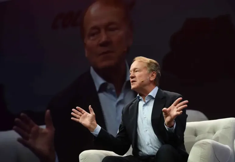 الرئيس التنفيذي السابق لـCisco: على قادة الذكاء الاصطناعي إعادة ابتكار أنفسهم سنويًا