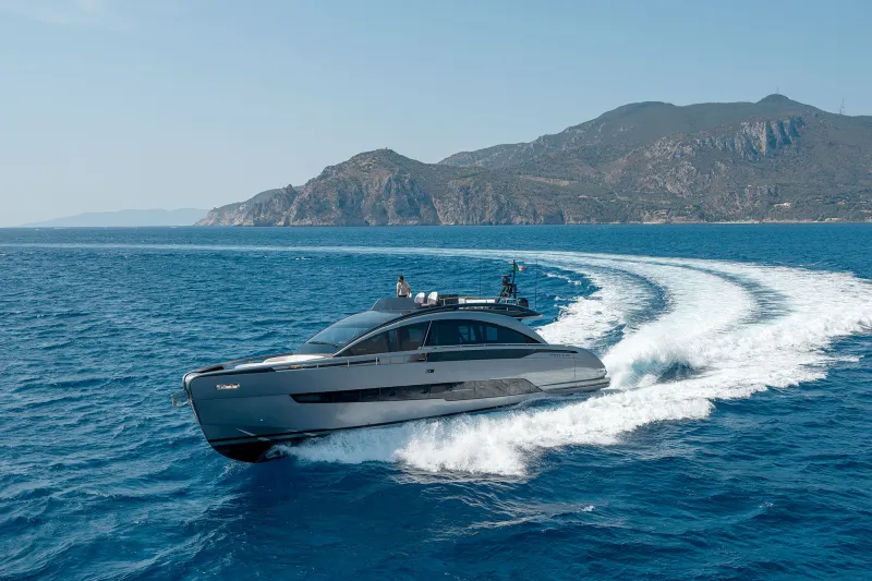 المصدر: pershing-yacht Pershing GTX80.. يخت رياضي فاخر بسرعة 34 عقدة وتصميم مفتوح يخطف الأنظار