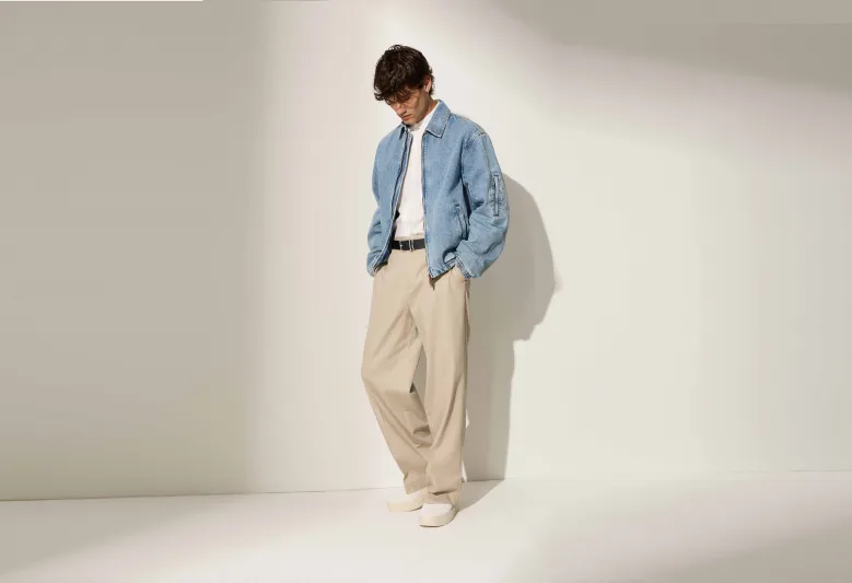 إطلالات السفر للرجال: نغمات صيفية وأناقة بلا حدود