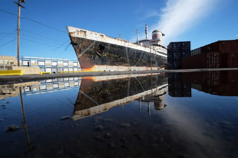 SS United States.. أسرع باخرة في التاريخ تواجه مصيرًا مجهولاً (فيديو)