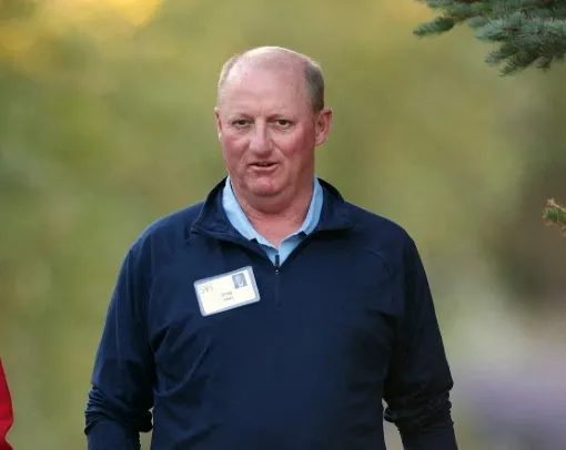 من هو جريج آيبل خليفة وارن بافيت المرتقب في شركة بيركشاير هاثاواي؟