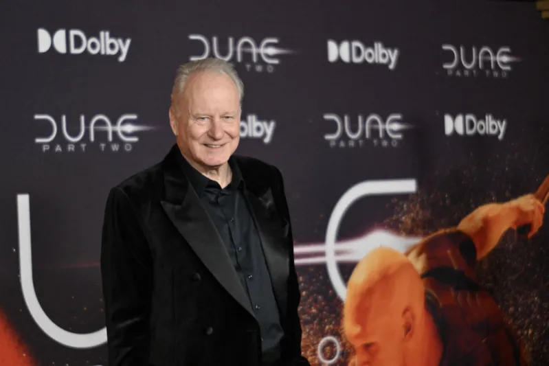 سكارسجارد يقترح تحويل جيمس بوند إلى شخصية سويدية في المستقبل