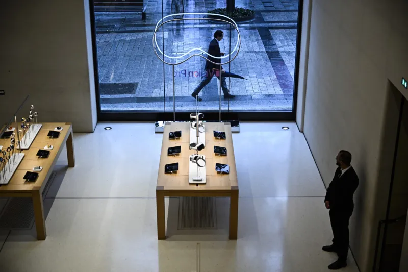 أبل تخطط لإطلاق هواتف آيفون 18 على مرحلتين بين عامي 2026 و2027