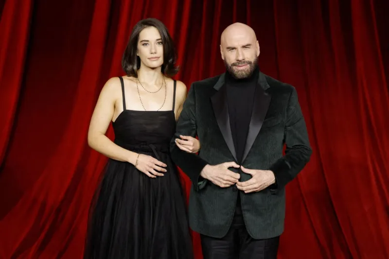 صورة عائلية ورسالة حزينة.. جون ترافولتا يُحيي ذكرى زوجته كيلي بريستون