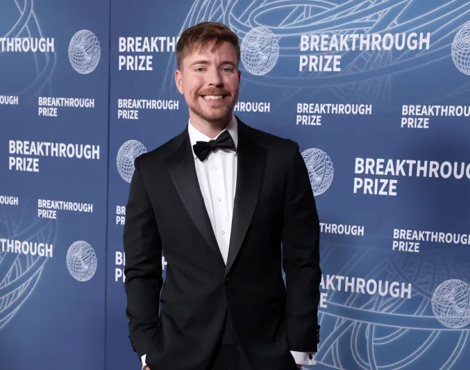 500 ألف دولار هدية من MrBeast لمتابعيه في عيد ميلاده السابع والعشرين!