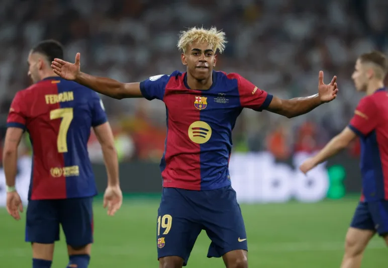 كم تبلغ ثروة لامين يامال وصافي راتبه في عام 2025؟