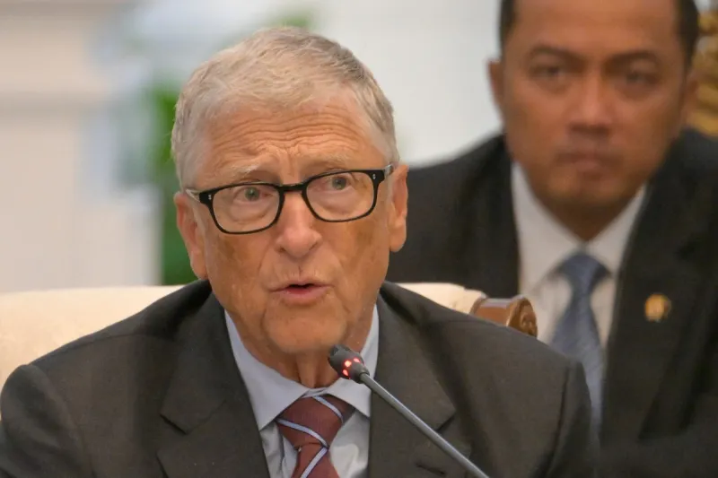 بيل جيتس يتبرع بثروته لمؤسسته ويغلقها بحلول 2045