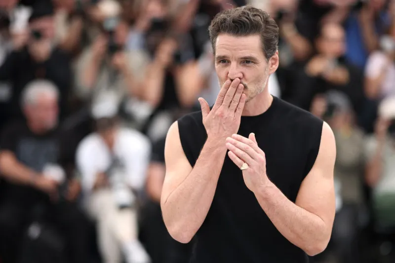 بعد ظهوره الأخير في مهرجان كان.. هل خضع بيدرو باسكال لعمليات تجميل؟