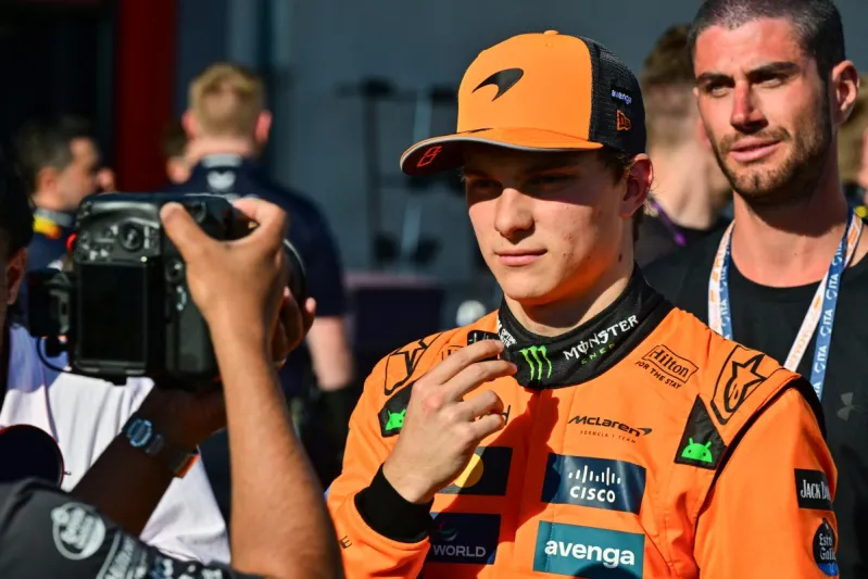 أوسكار بياستري يخطف مركز الانطلاق الأول في إيمولا رغم التحذيرات الحمراء