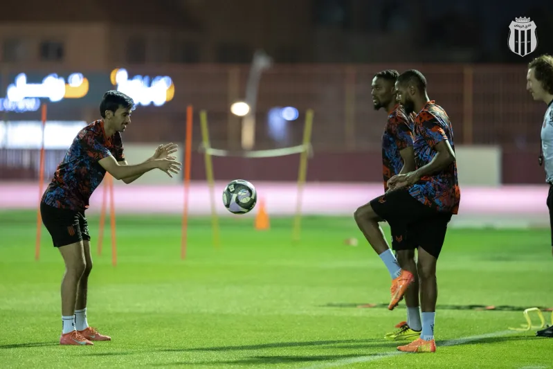 الجولة 30 من دوري روشن السعودي: من هم حكام مباريات اليوم؟