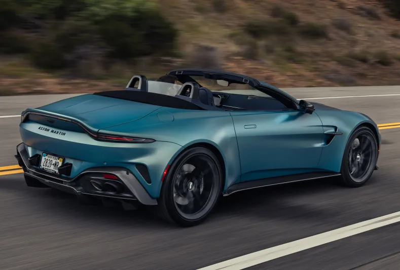Vantage Roadster.. أحدث إبداعات أستون مارتن بسقف يُفتح في 6.8 ثانية